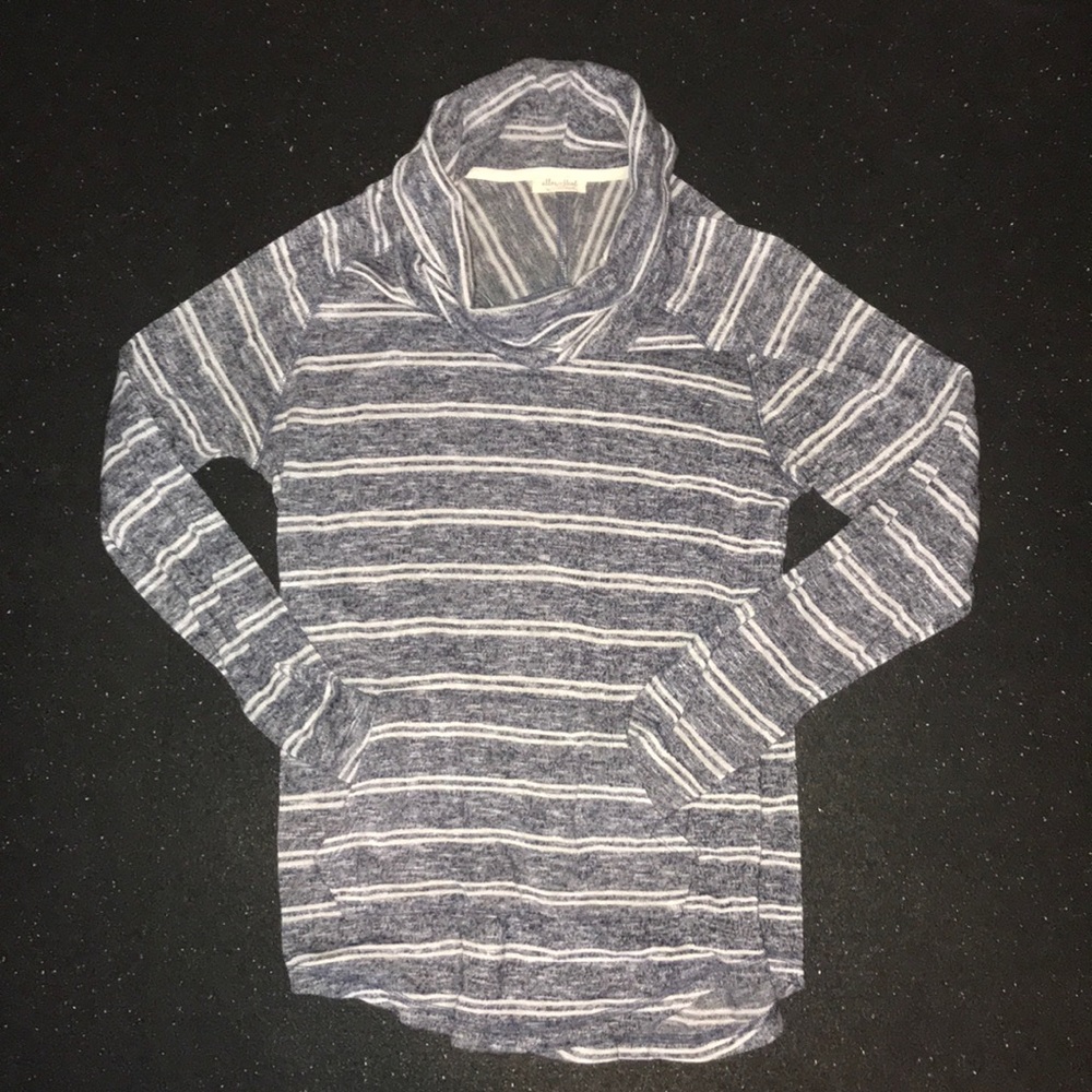 Blue and white sweater/sweatshirt
